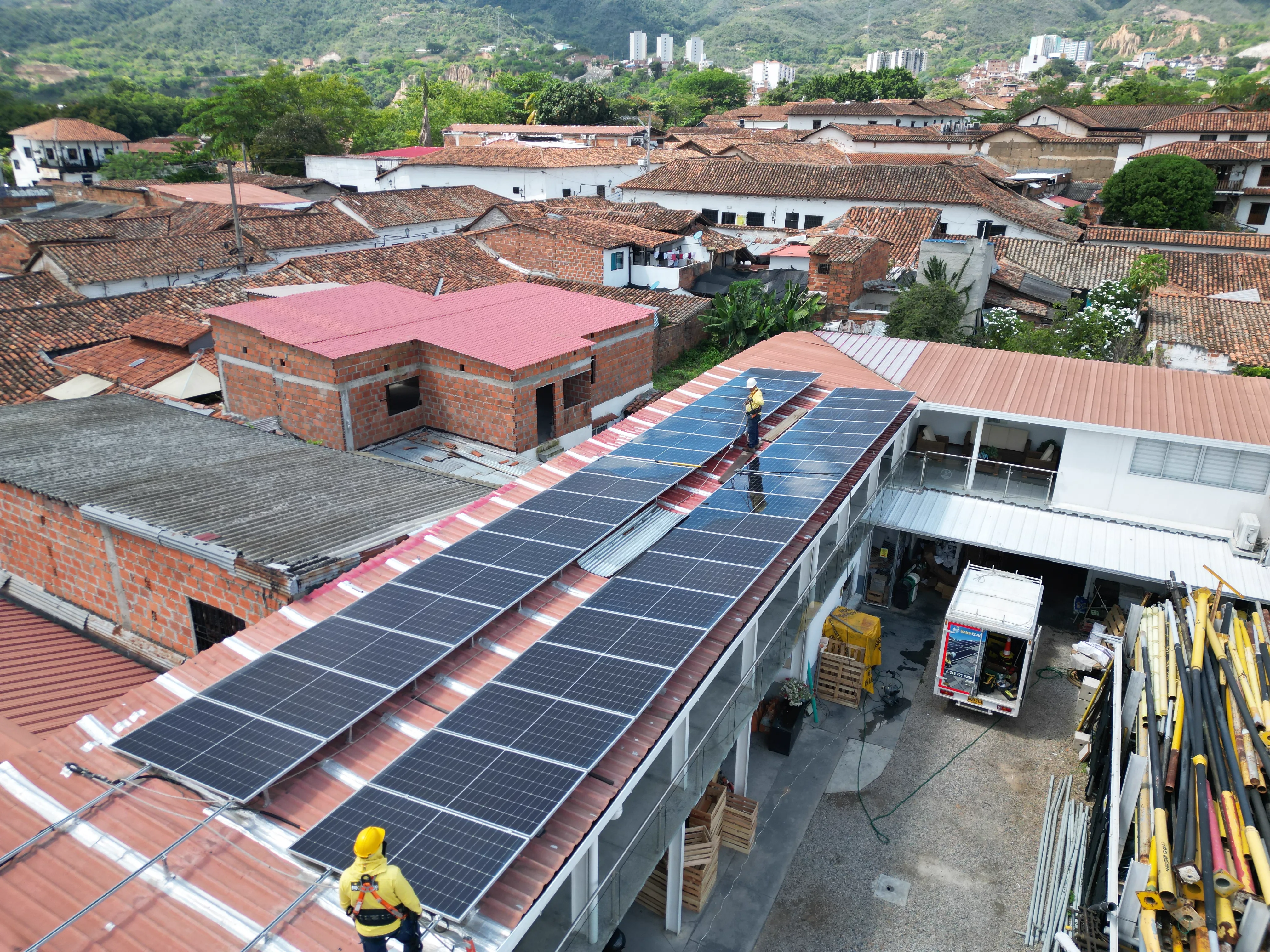Iluminación San Juan de Girón — instalación de paneles solares, foto 2